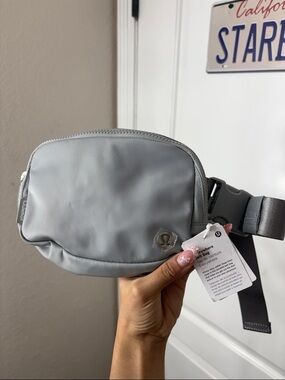 LULUS SOLD OUT COLOR (light gray) lululemon athletica Everywhere Belt Bag —